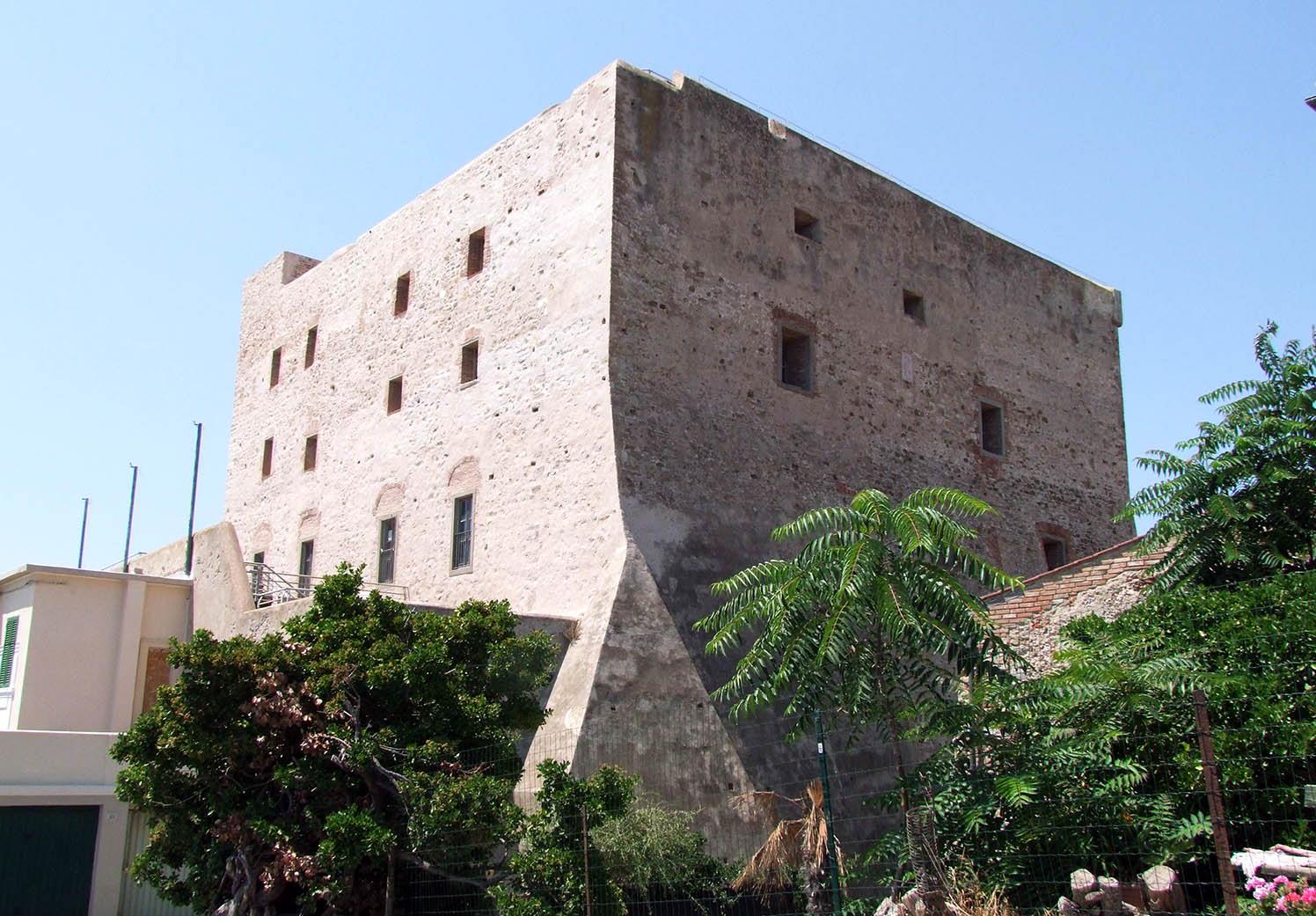 Una veduta del Castello di Piombino