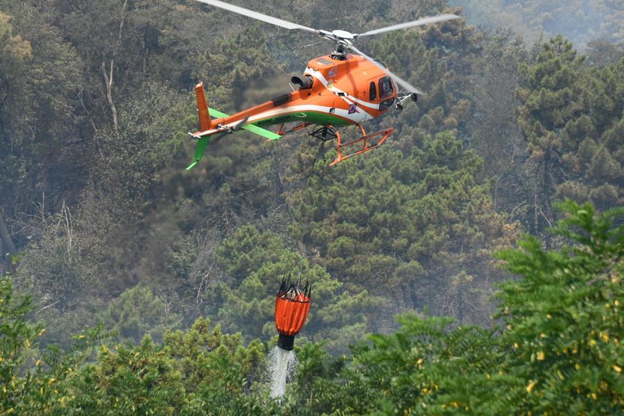 
	Un elicottero della protezione civile in azione nella zona di Stabbiano

