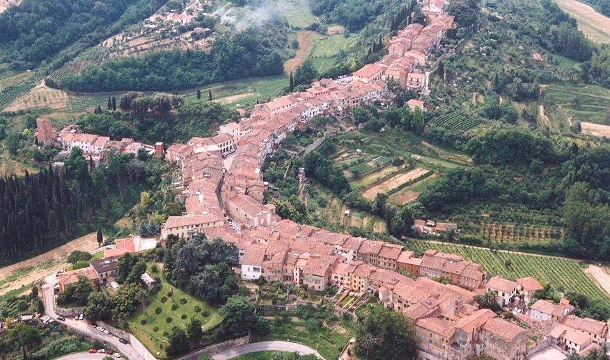 Nella foto qui sopra una veduta aera dell’abitato di Montopoli per il quale è in fase di  elaborazione il piano strutturale