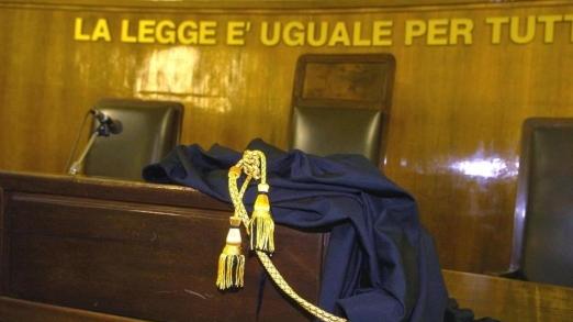 Un’aula di tribunale come quella di via Galli Tassi dove ieri si è tenuto il processo nei confronti del trentenne