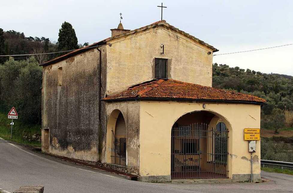 Nella foto sopra il santuario che verrà ristrutturato