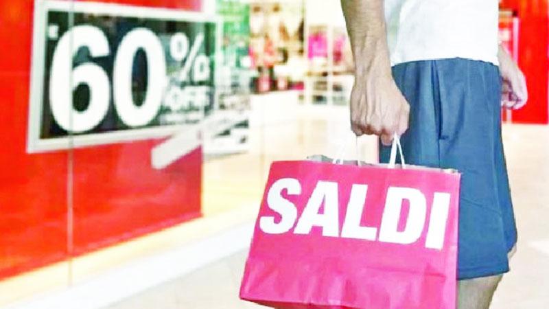I saldi estivi non decollano. «Brusca frenata dopo mesi»