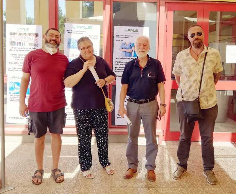 Nella foto, la protesta organizzata dal Fials davanti all’ospedale di Villamarina a Piombino. A fianco dei rappresentanti del sindacato anche il capogruppo in consiglio comunale del Movimento 5 Stelle Daniele Pasquinelli