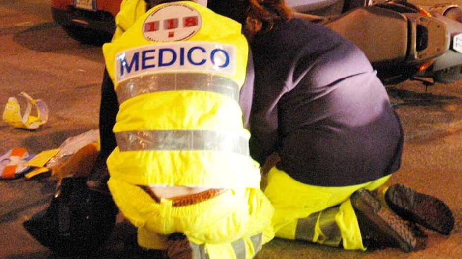 Livorno, faceva il medico sulle ambulanze: «Ma non si era mai laureata»