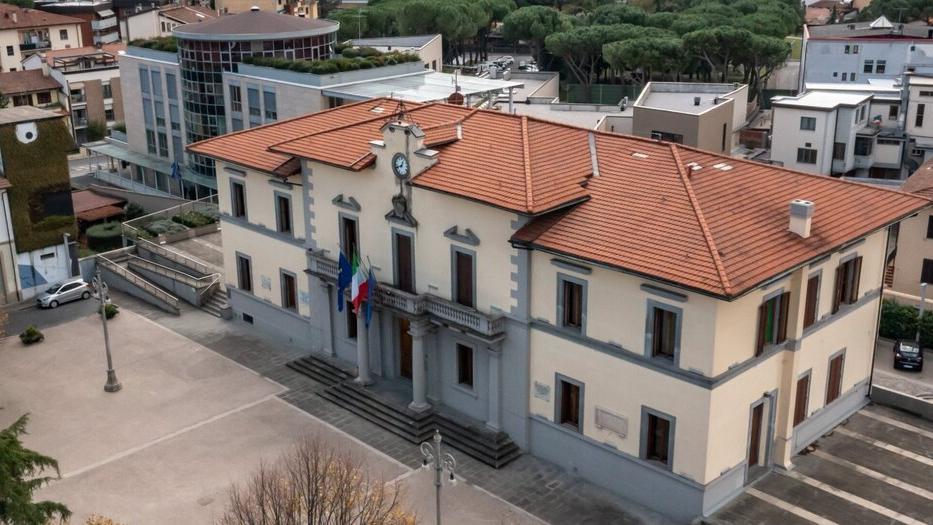 Vigili, autisti e amministrativi: il Comune di Calenzano cerca 25 dipendenti 