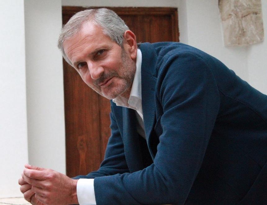 Carofiglio: «Nei miei gialli non cerco colpevoli, l’indagine è dentro l’animo umano» 