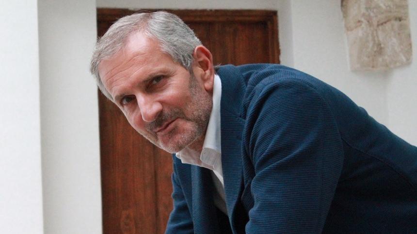 Carofiglio: «Nei miei gialli non cerco colpevoli, l’indagine è dentro l’animo umano»