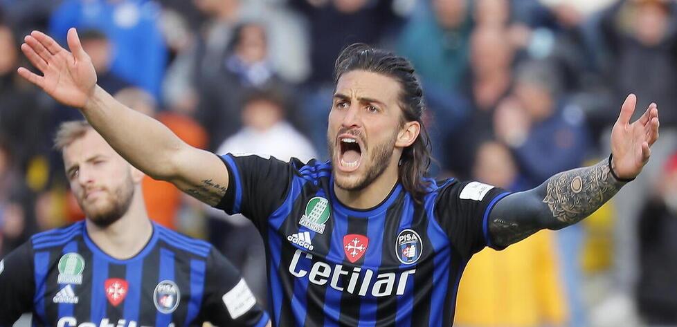 Ernesto Torregrossa con la maglia dei nerazzurri