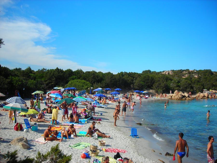 A Capriccioli il mare è di nuovo pulito, il sindaco di Arzachena revoca il divieto di balneazione