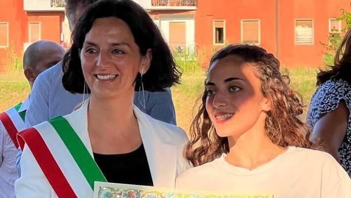 La vice sindaca di Montopoli Linda Vanni premia la nipote Silvia