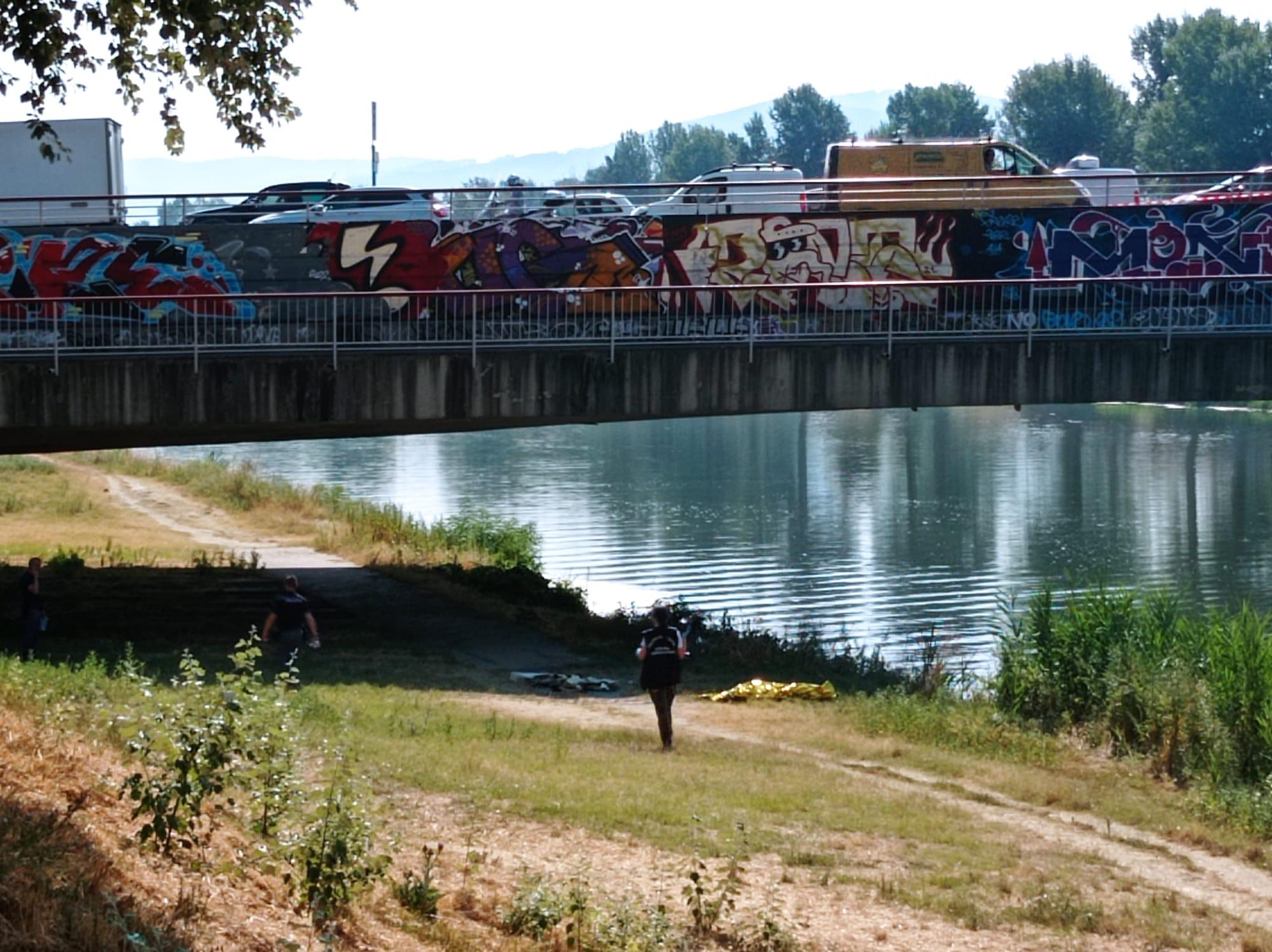 «L’ho afferrato ma poi l’ho perso. Ho agito d’istinto, volevo salvarlo» 