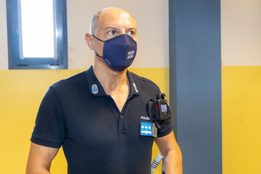 “Body cam” su divise e caschi degli agenti della Polizia Locale di Modena