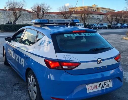Rapinò con la pistola una donna in via Garibaldi, arrestato un 29enne