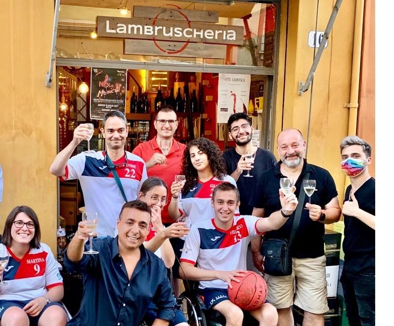Modena Basket in carrozzina tra i tavoli