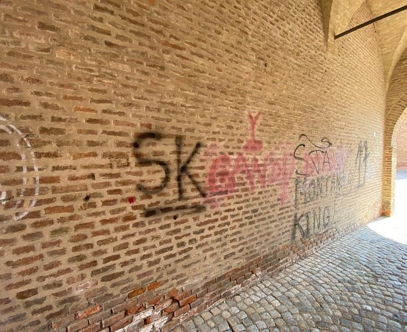 Carpi. Palazzo dei Pio imbrattato «Per le scritte 10mila euro» 