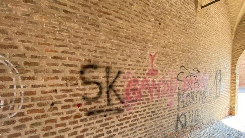 Carpi. Palazzo dei Pio imbrattato «Per le scritte 10mila euro»