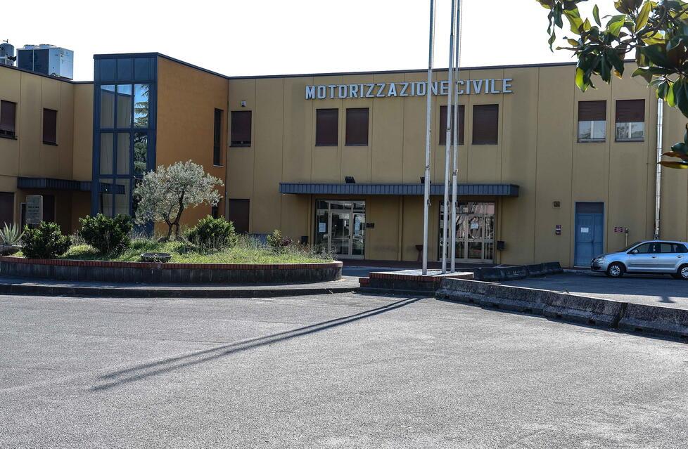 La sede della Motorizzazione civile di Lucca da cui partì la prima segnalazione nel 2018