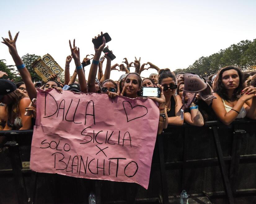 Tantissimi giovani al concerto di Blanco (Foto Fiorenzo Sernacchioli)