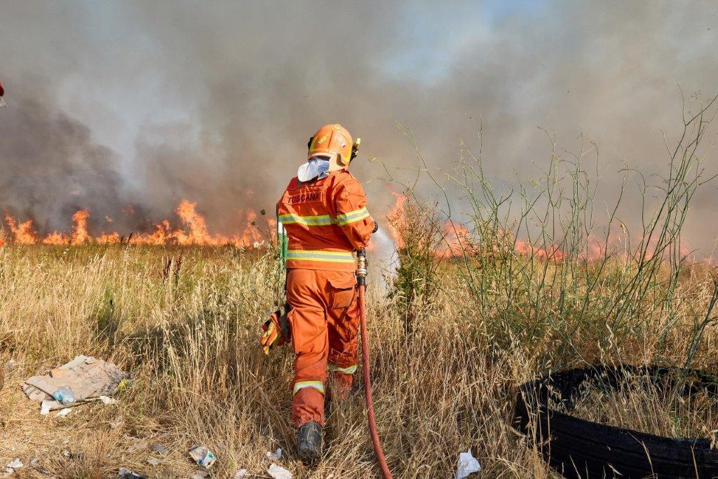 «Creare fasce parafuoco per contenere le fiamme». Ecco la nuova ordinanza nell'Empolese Valdelsa