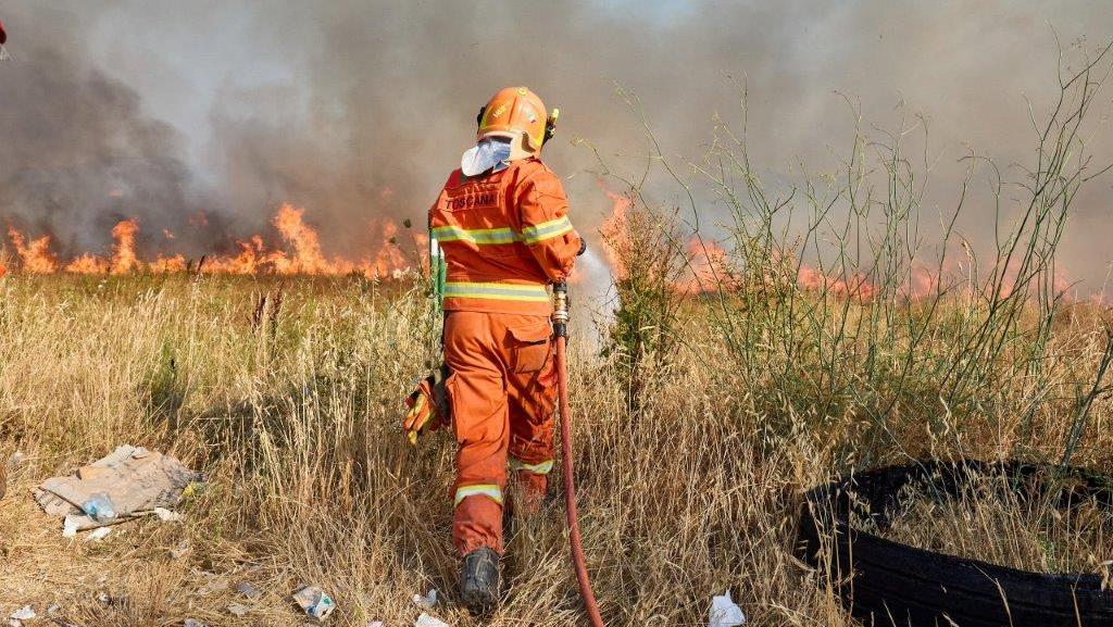 «Creare fasce parafuoco per contenere le fiamme». Ecco la nuova ordinanza nell'Empolese Valdelsa