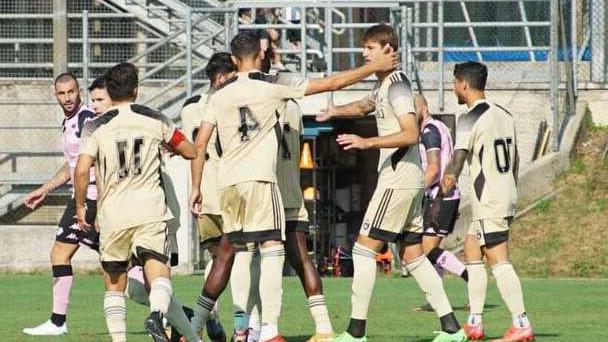 Nella foto un momento della gara amichevole contro il Palermo finita con la vittoria del Pisa per cinque reti a zero