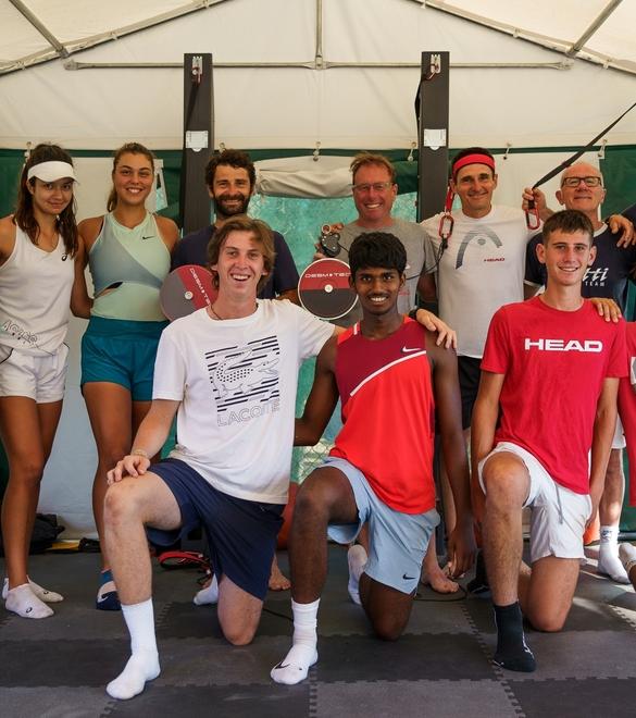 Alcuni giovani tennisti del Tennis Camp Isola d’Elba