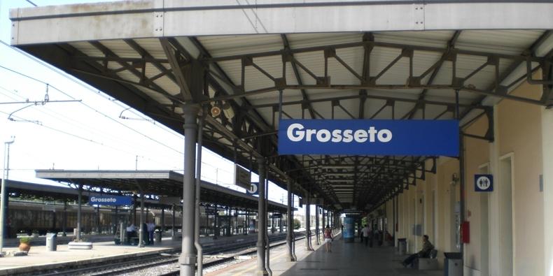 La stazione di Grosseto dove sono state arrestate tre persone per resistenza a pubblico ufficiale
