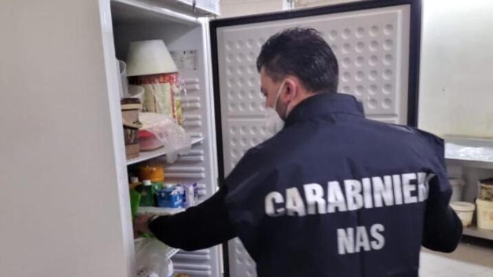Uno dei militari dei Nas durante il controllo