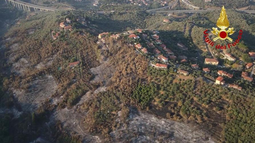 Incendio a Massarosa: sfollati verso il rientro a casa