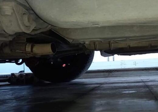 Modena, «saccheggiata l’auto in viale Reiter È la quinta volta in un anno» 
