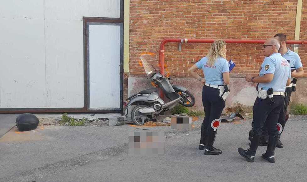 Cade dalla moto a pochi metri dall’azienda: operaio in fin di vita