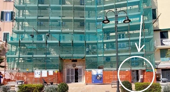 Negozio per mesi prigioniero del cantiere edile: «Aprirò solo con condizioni decorose»