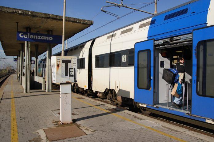 Aggredita e insultata per il burqa «Atto grave, incontrerò la donna»