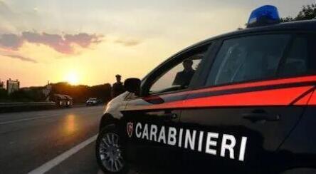 Viareggio, trova il ladro in camera da letto e urla: arrivano i carabinieri e lo arrestano 