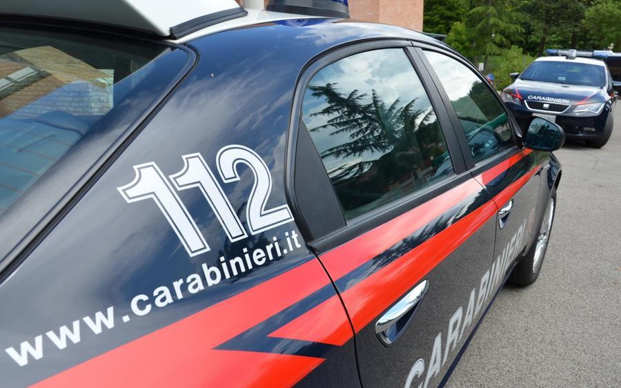 Impugna pistola giocattolo in bar a Prato, denunciato 61enne per procurato allarme