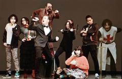 Musica, sketch, monologhi e fantasia tra varietà e avanspettacolo: è Vertiganza con omaggi a Gigi Proietti e Raffaella Carrà