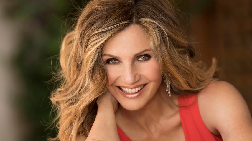 Lorella Cuccarini: «L'Ogliastra è un paradiso. E voglio vedere l’ulivo millenario»