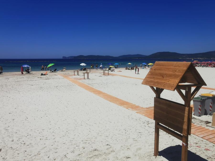 Una spiaggia di Alghero, immagine di repertorio
