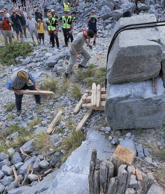 Parati e piri per spostare il blocco: Una festa la lizzatura a Resceto 