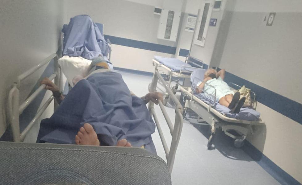 Pazienti in attesa al pronto soccorso dell’ospedale di Cisanello a Pisa alcune sere fa