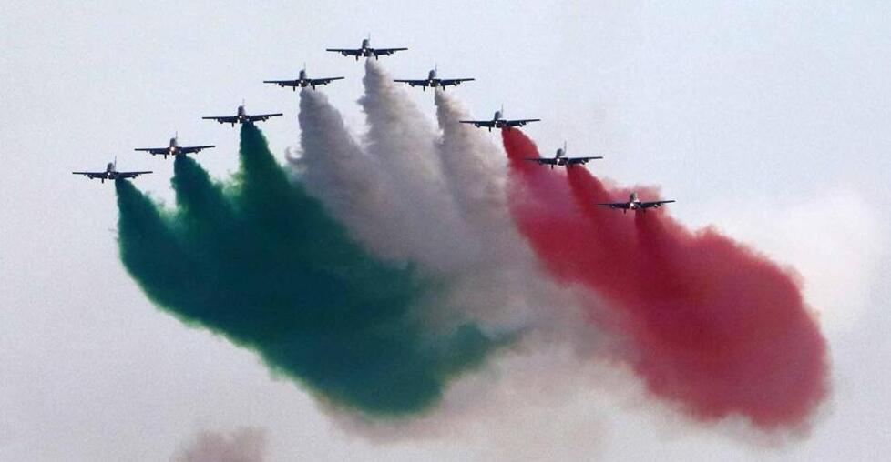 60mila col naso all’insù per il mito delle Frecce