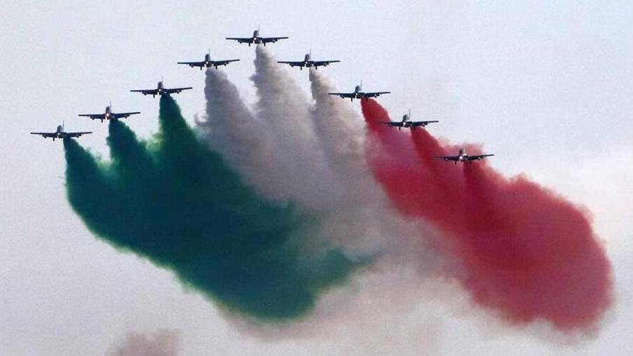 60mila col naso all’insù per il mito delle Frecce