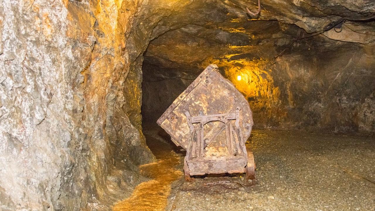 Alla scoperta della miniera con una gita sotterranea nelle gallerie di Capoliveri