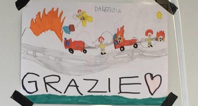 Incendio a Massarosa, ecco il regalo di Letizia per gli angeli del fuoco: un disegno per dire "grazie"