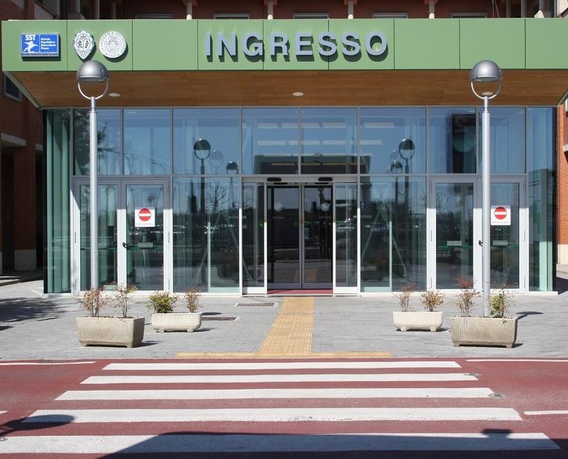 Nella foto l’ingresso dell’ospedale di Cisanello che in questi giorni è alle prese con guasti al sistema di condizionamento
