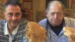 Nella foto a sinistra il ristoratore scomparso con il sindaco Giurlani