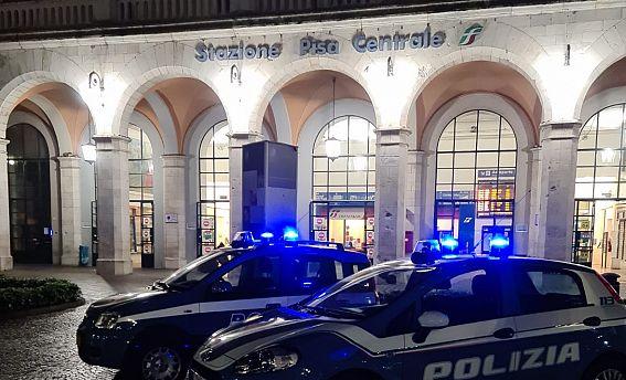 Pisa, coppia aggredita: rapinano lei, feriscono lui