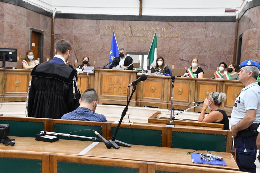 
	Claiudio Dettori di spalle, accanto a lui l'avvocato Bruno Conti

