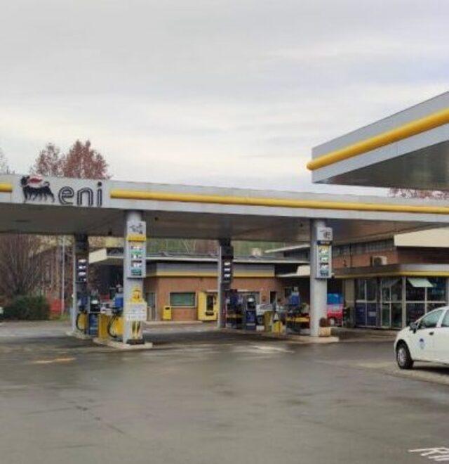 Modena Prima benzina gratis, poi pagano «Offro il pieno a chi ha avvisato» 