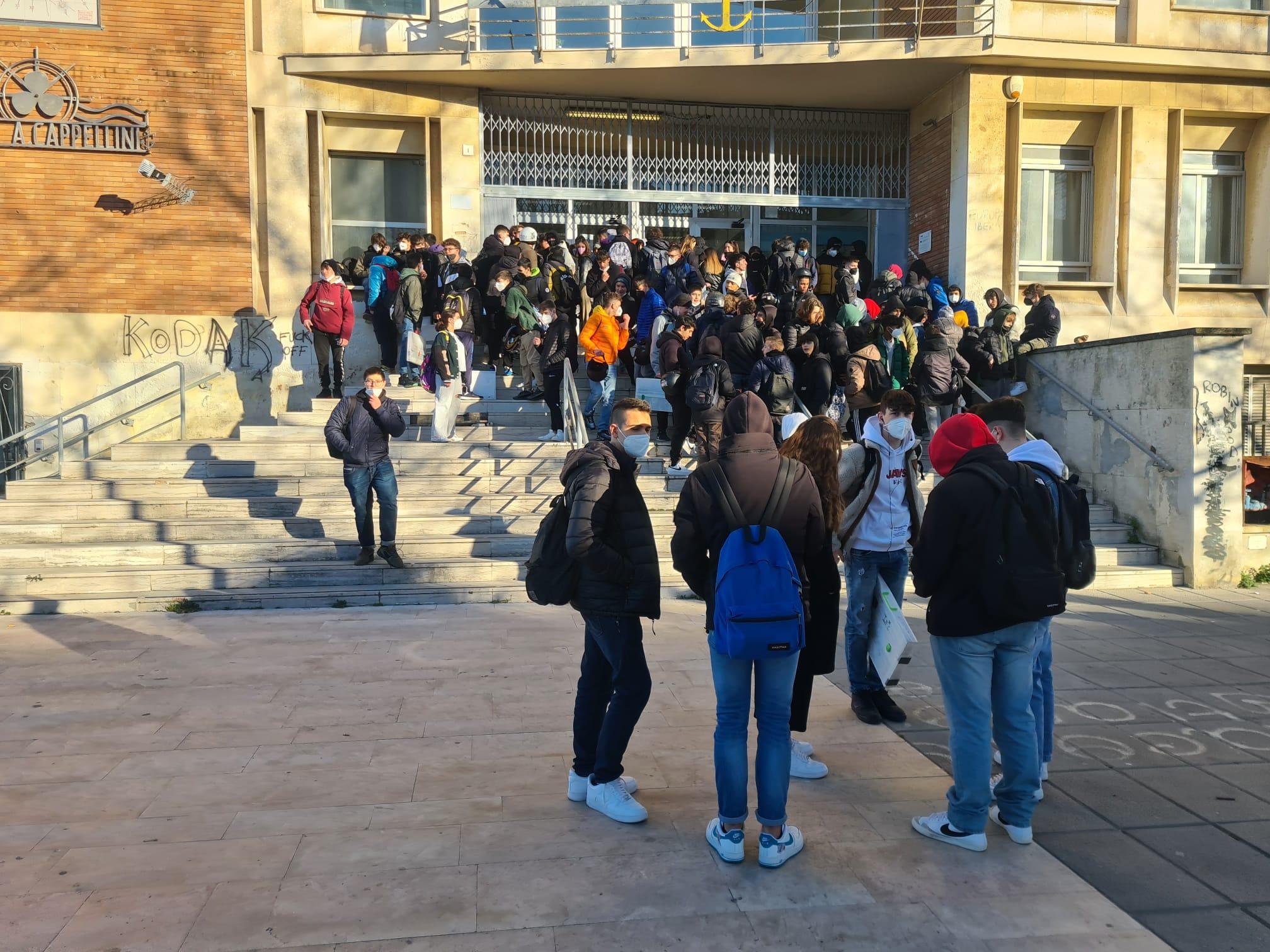 L’ingresso dell’istituto Nautico Cappellini